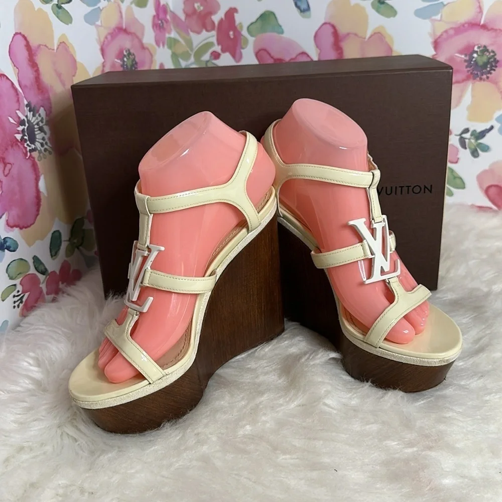 💯Authentic Louis Vuitton Wedges Sandals🍀